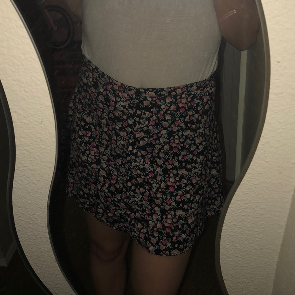 *SOLD! Flowy short skirt - Picture 4 of 6